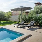 Semesterbostad Tatjana Mit Pool
