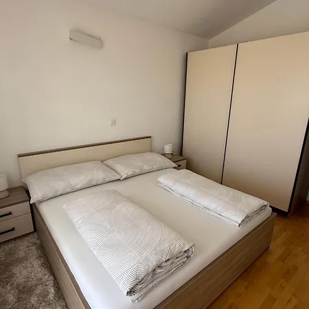 Tatjana Mit Pool * Poreč