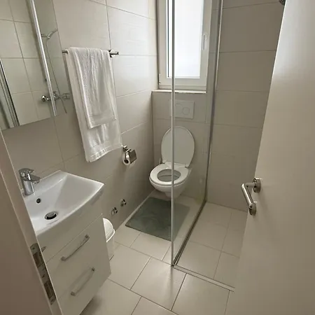 Tatjana Mit Pool * Porec