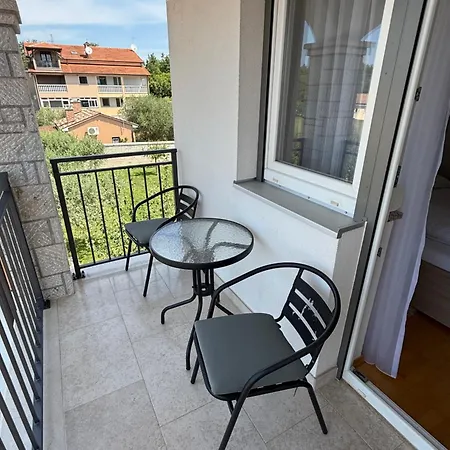 Tatjana Mit Pool * Porec