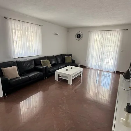 Tatjana Mit Pool * Porec