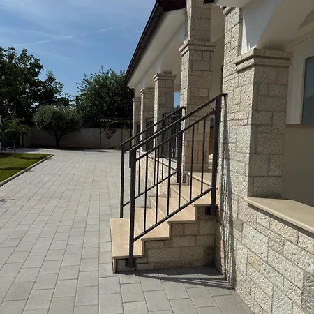 Tatjana Mit Pool Dom wakacyjny Poreč