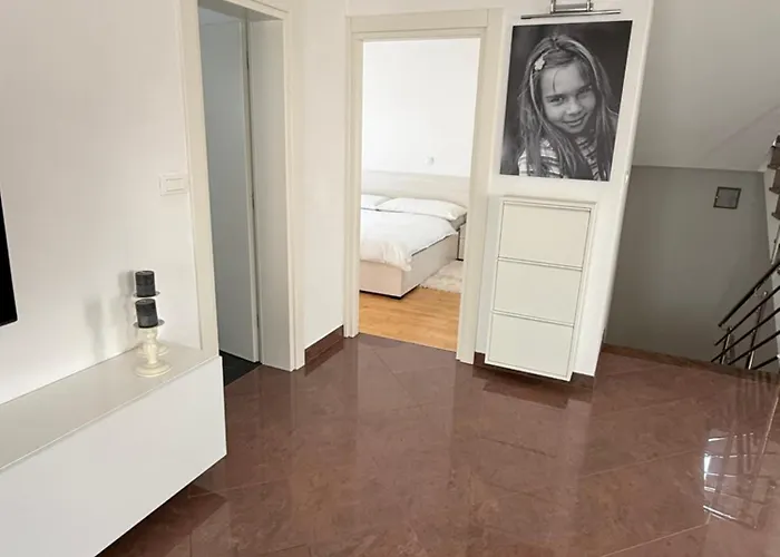 Tatjana Mit Pool Feriehus