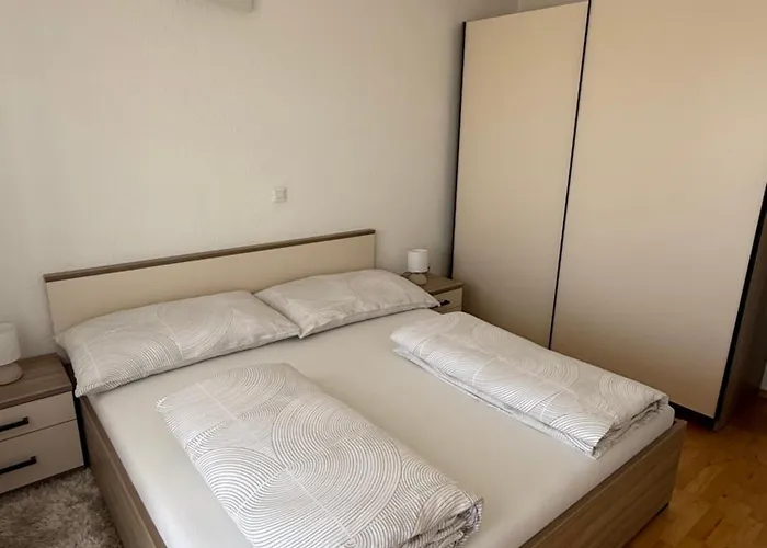 Tatjana Mit Pool * Poreč