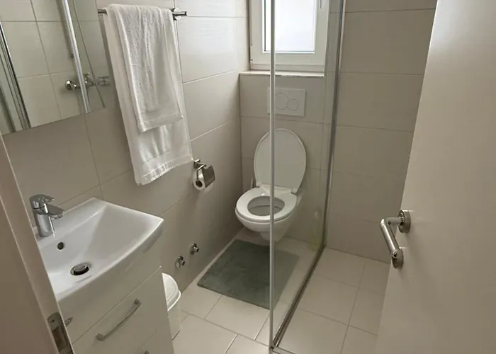 Tatjana Mit Pool * Poreč