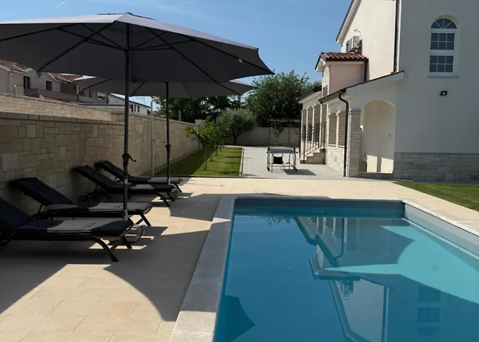 Tatjana Mit Pool Poreč