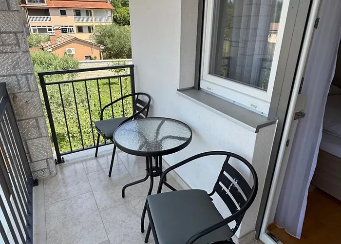 Tatjana Mit Pool * Poreč