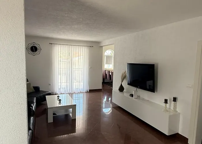 Nyaraló Tatjana Mit Pool *