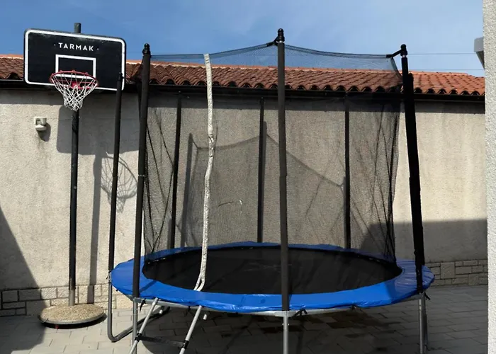 Tatjana Mit Pool Nyaraló Poreč