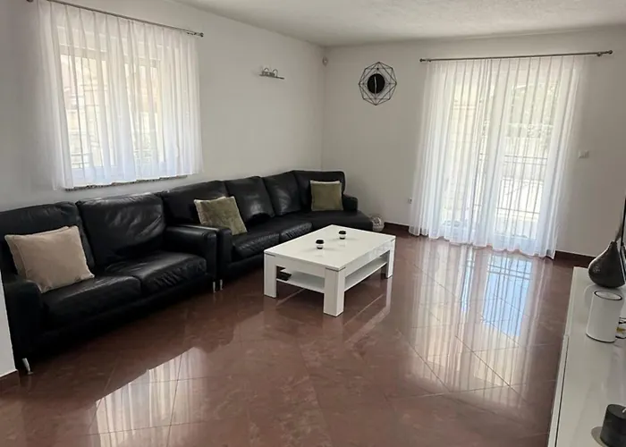 Tatjana Mit Pool * Poreč