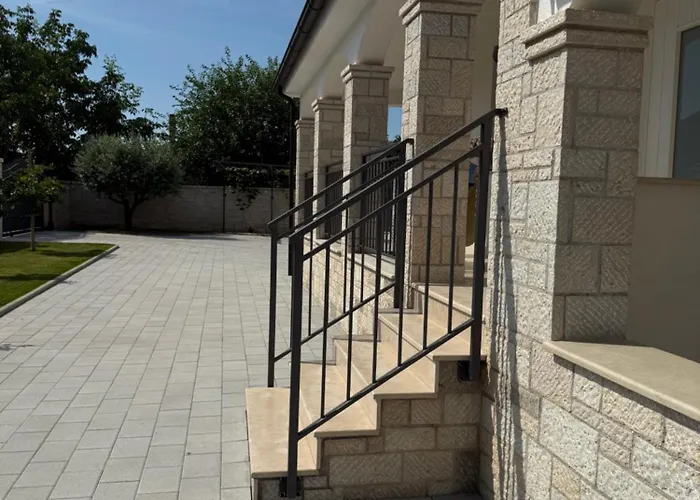 Tatjana Mit Pool Feriehus Poreč