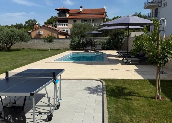 Nyaraló Tatjana Mit Pool